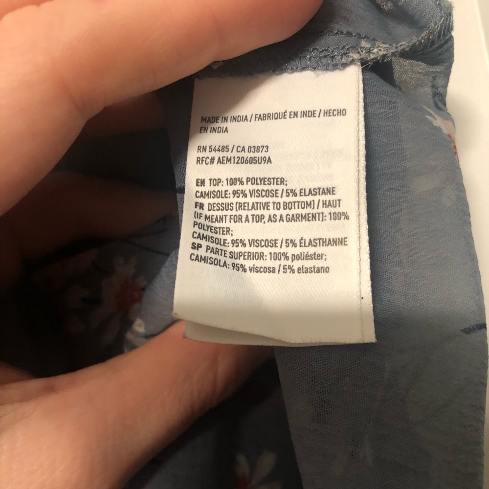 American Eagle Blue Floral Keyhole Top - Picture 11 of 14